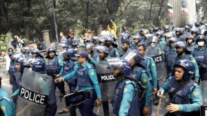 শিক্ষার্থীদের ওপর পুলিশের লাঠিচার্জ