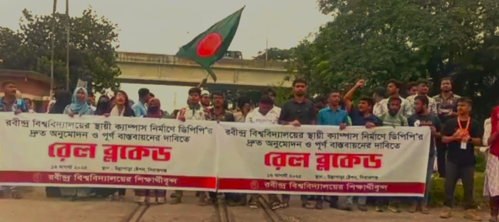 কঠোর কর্মসূচির হুঁশিয়ারি দিয়েছেন আন্দোলনকারীরা